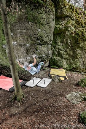 Heiko "walking" in an 8a traverse, Frankenjura, Germany