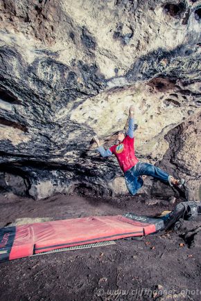 Heiko in the hardest move of a new project, Frankenjura, Germany